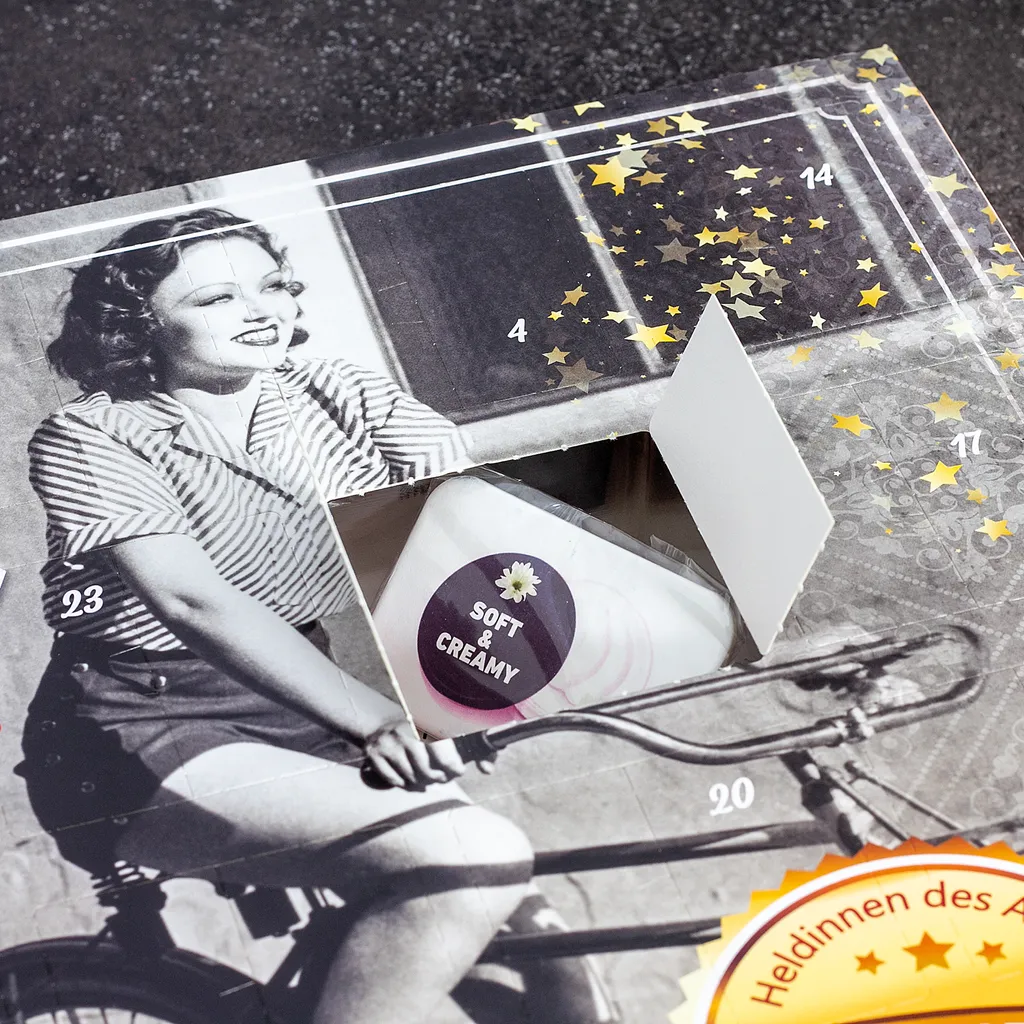 ROTH Powerfrauen-Adventskalender 'Heldinnen Des Alltags' 2021, Gefüllt Mit 24 Praktischen Dingen Für Die Frau, Kalender Für Die Vorweihnachtszeit 8 ROTH Powerfrauen-Adventskalender 'Heldinnen Des Alltags' 2021, Gefüllt Mit 24 Praktischen Dingen Für Die Frau, Kalender Für Die Vorweihnachtszeit – Bild 8