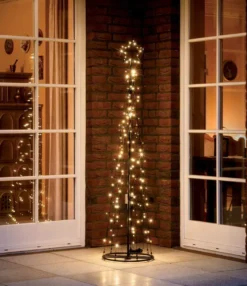 LED Metall-Tannenbaum | Mit Warmweißen LED Beleuchtet | Lichterbaum - Weihnachtsbaum Für Den Innen Und Geschützten Außenbereich (150 Cm / 130 LED)