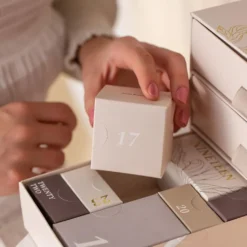 Purelei Adventskalender 2021 Gold , 24x Schmuck Adventkalender Frau, Wert 700 €, Armband Kette Weihnachtskalender Für Damen -Künstliche Weihnachtsbäume das Geschäft b2288fc788d3e0da1fb1db074e28882f