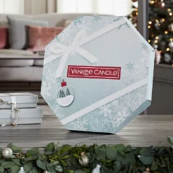 Yankee Candle Snow Globe Wonderland Adventkalender Wreath -Künstliche Weihnachtsbäume das Geschäft d2322a7ae553a7a5c4e01cf29ca62fcc