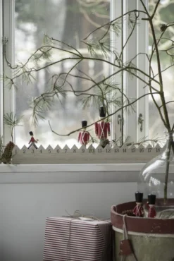 Ib Laursen Weihnachtskalender Aus Holz "Gardist" Adventskalender -Künstliche Weihnachtsbäume das Geschäft d3313cdf9ecb491dc920255d26a1f5c7