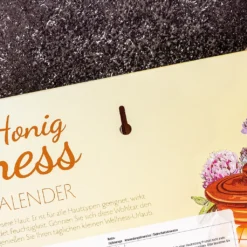 ROTH Honig-Wellness-Adventskalender 2021 Gefüllt Mit Honig-Wellnessartikeln, Entspannungs-Kalender Zur Vorweihnachtszeit -Künstliche Weihnachtsbäume das Geschäft d34cf20ec9f0b051be157f848e09b671