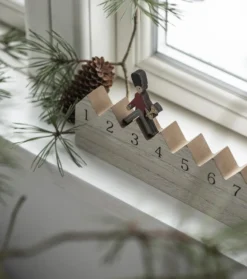 Ib Laursen Weihnachtskalender Aus Holz "Gardist" Adventskalender -Künstliche Weihnachtsbäume das Geschäft f46fa2b1c4d966a2ef0d04b76b14e8f3